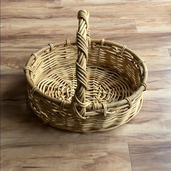 Other - Oval shape wicker basket with handle